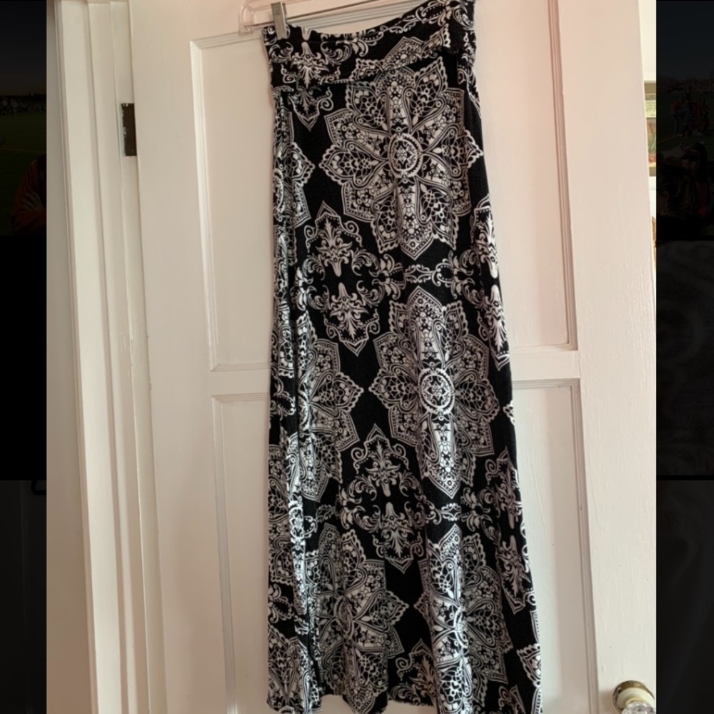 Maxi-Skirt, Black and white